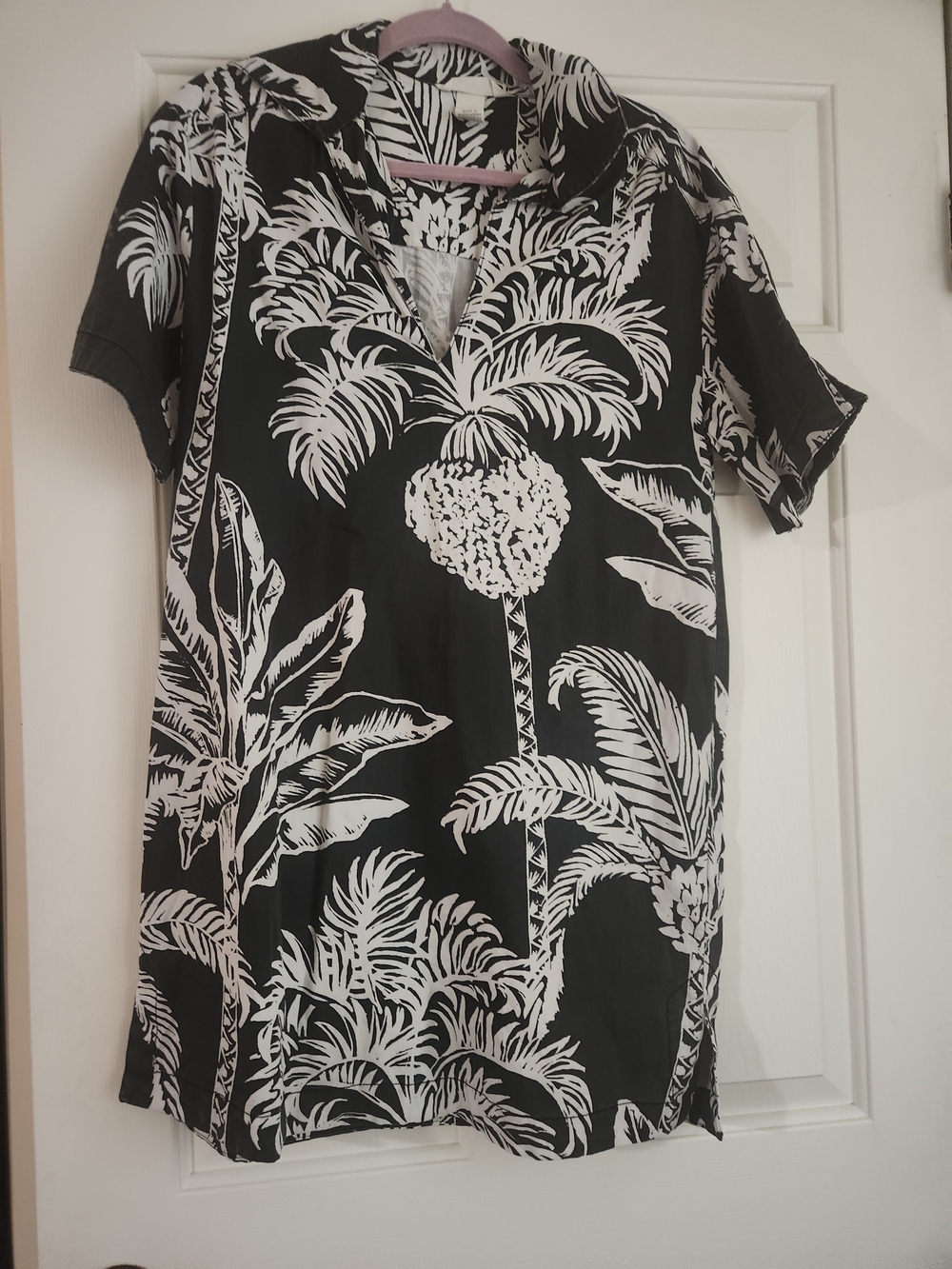 Black and White Tropical Print Women's Top